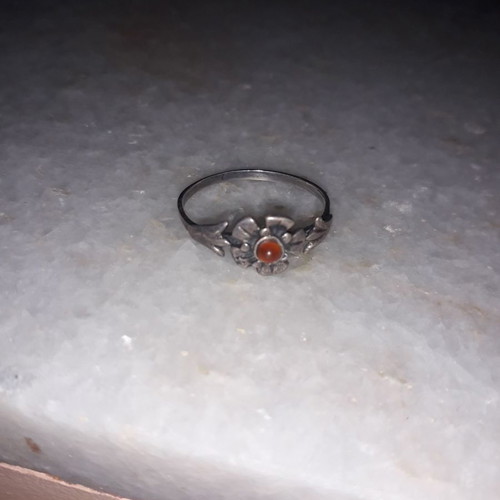Silver ring flower design like new with 950 hallmark