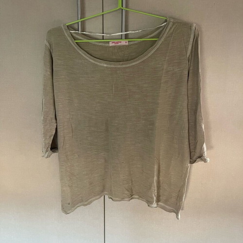 Women's blouse used, small, beige with abrasions