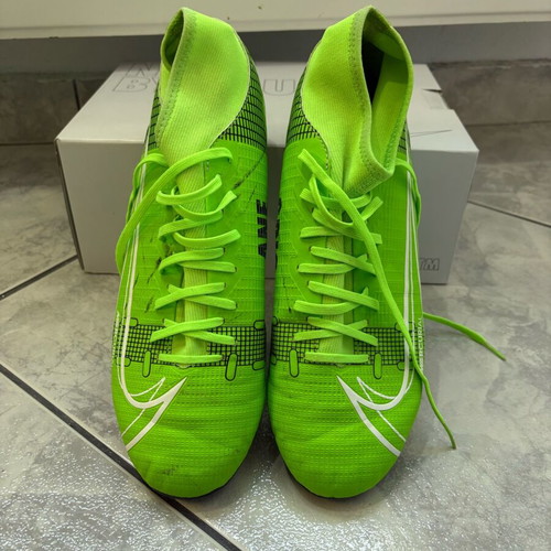 Nike football boots custom made like new, size 44.5, green
