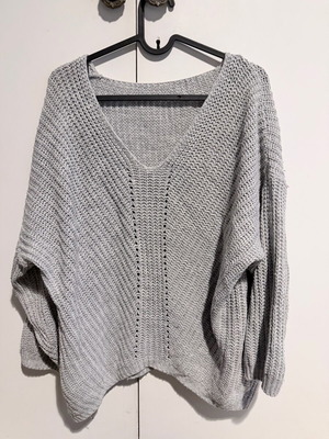 Gray sweater used, size M, with seam wear on sleeves