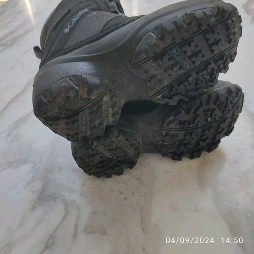 Columbia snow boot size 30 like new, black