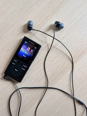 Sony mp3 player 8GB with cable and earbuds like new