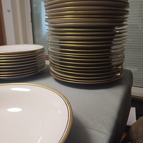 Tirschenreuth porcelain dinner and tea set, 90 pieces, gold trim