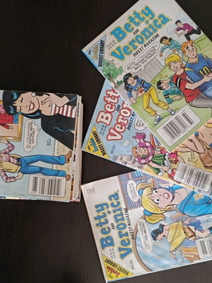 Betty and Veronica Digest comics used, pack of 12 issues in English