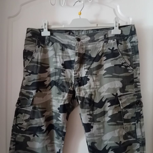 Quartz men's bermuda shorts size Large like new
