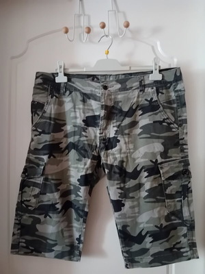 Quartz men's bermuda shorts size Large like new