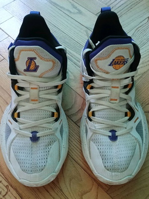 NBA original LA Lakers Tarmak basketball shoes used, white, size 41