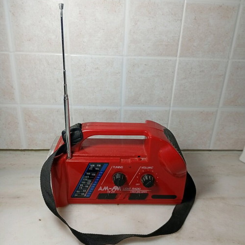 Multifunctional AM/FM Flashlight Radio like new, 1980s