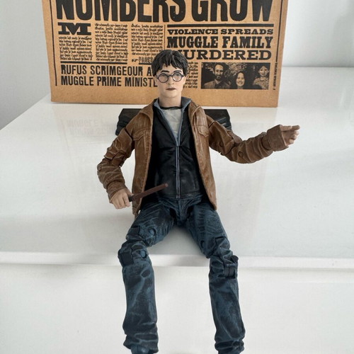 Harry Potter figure like new with base and wand