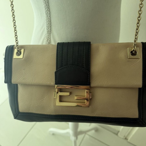 Fendi Baguette leather bag, beige and black with gold FF clasp