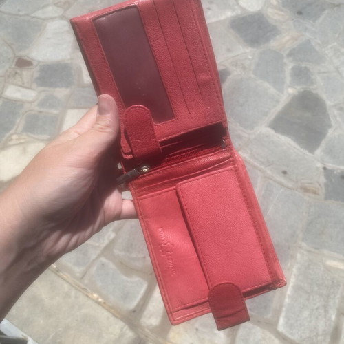 Women's wallet new, fuchsia color with compartments and clasp