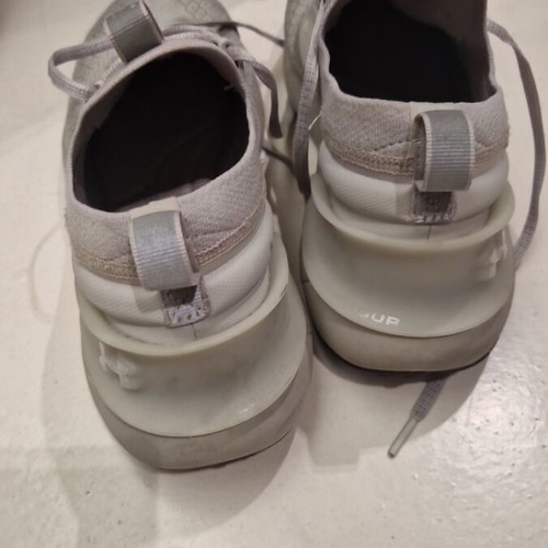 Under Armour athletic shoe gray like new size 43
