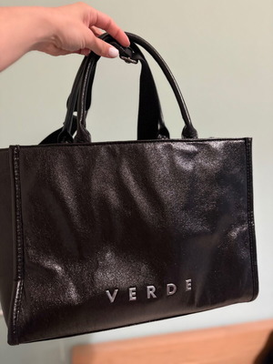 Verde black handbag like new