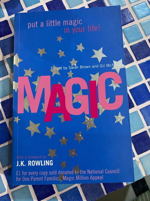 Magic book in English like new