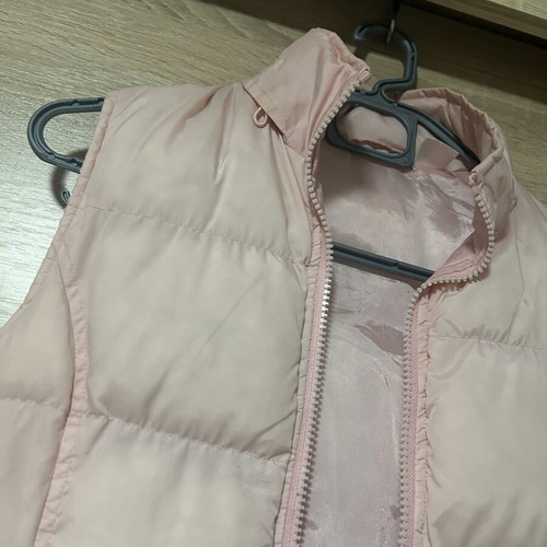 Benetton sleeveless puffer jacket like new, pink, size M