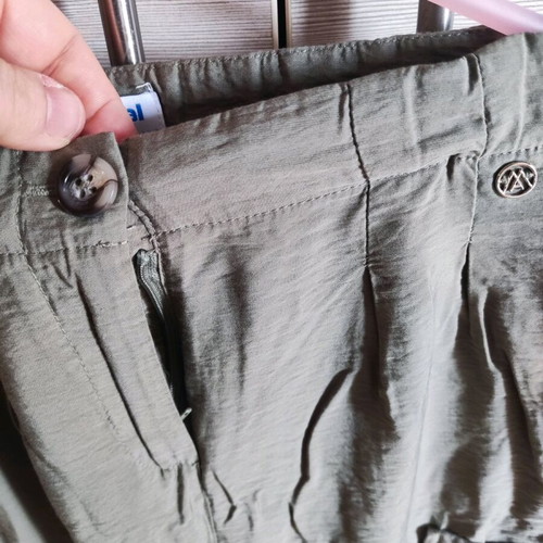 Mayoral silk-like green pants like new