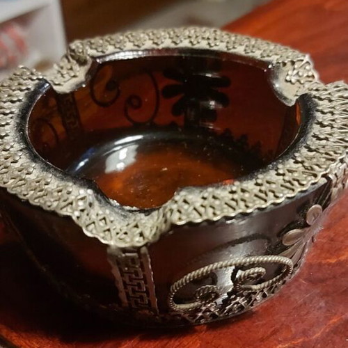 Gianniotiko handmade ashtray like new with metal base