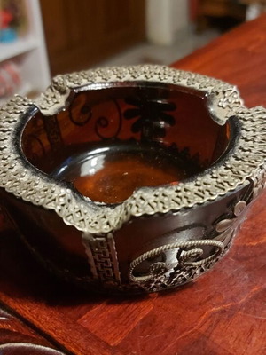 Gianniotiko handmade ashtray like new with metal base