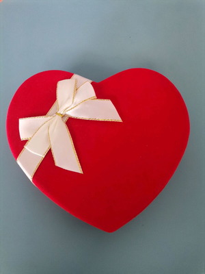 Heart-shaped box like new for decoration or storage