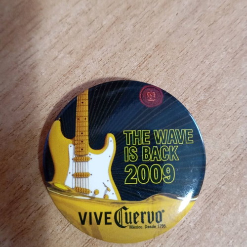 Vive Cuervo 2009 metal pin like new