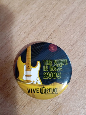 Vive Cuervo 2009 metal pin like new