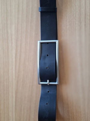 Benetton black leather belt like new with wide buckle