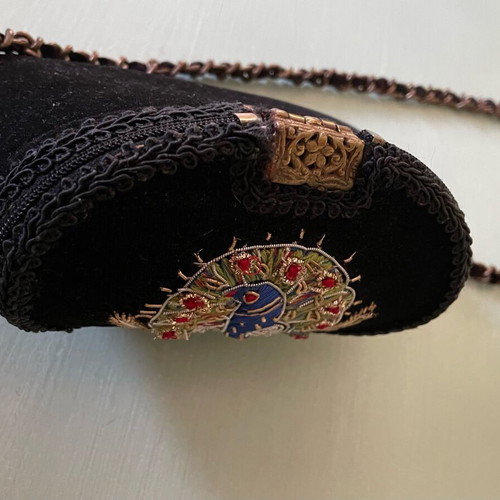 Boho Zara shoulder bag like new with velvet and embossed embroidery