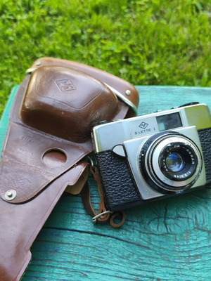 Agfa Silette I 35mm film camera with Color-Agnar 2.8/45 lens and leather case