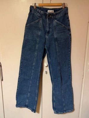 DKNY jeans like new, size 28, blue
