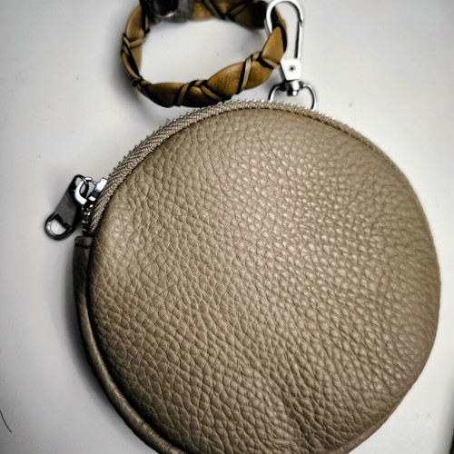 Wallet keychain for cards and bag, like new, beige, 12cm