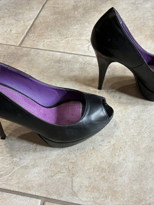 Migato peep-toe γόβες με κρυφή πλατφόρμα σε μαύρο, μέγεθος 38