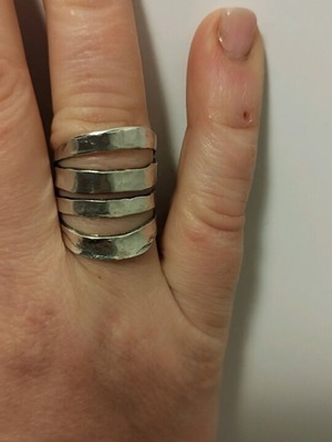 Hammered Alpaca ring silver-plated like new, gray and silver