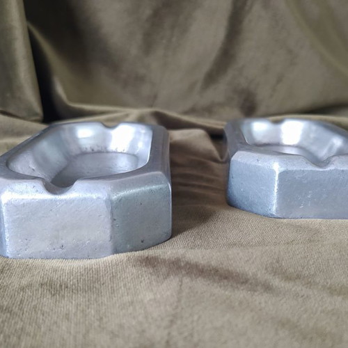 Set of 2 vintage rectangular tin ashtrays like new