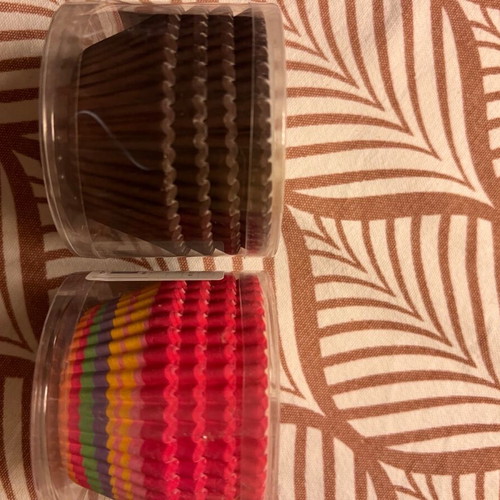 Cupcake baking cups new, chocolate and multicolor
