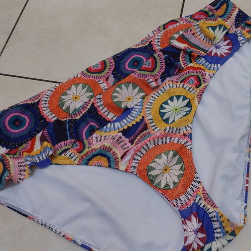 Women's floral bikini bottom Never Fully Dressed size 54 like new, multicolor