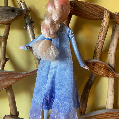Disney Frozen 2 Queen Elsa doll like new