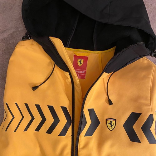 Μπουφάν Ferrari καινούργιο αδιάβροχο με fleece και αντιανεμική επένδυση κίτρινο