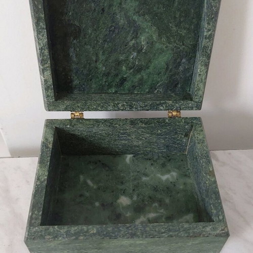Serpentine Jewelry Box like new with decorative metal feet