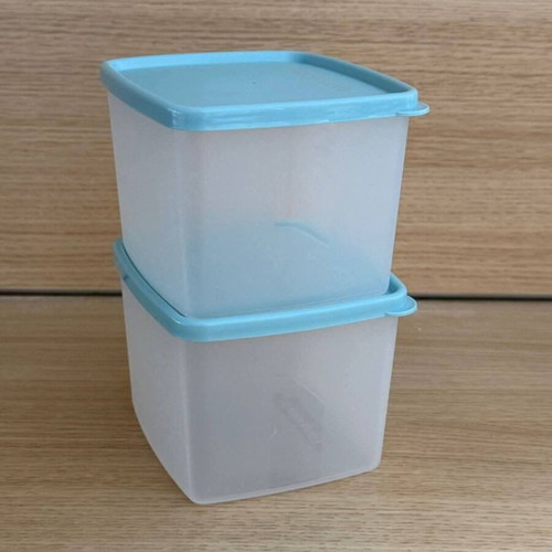 Tupperware set of 2 square containers 840 ml new