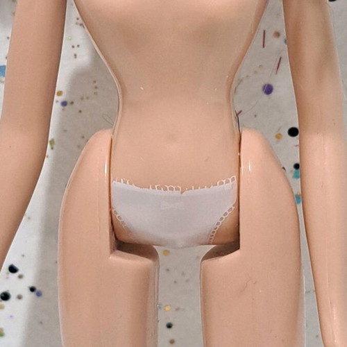 Bratz Play Sportz Skateboarding Cloe used, nude with flaws