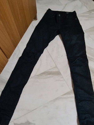 Black croco jeans like new, slim fit design