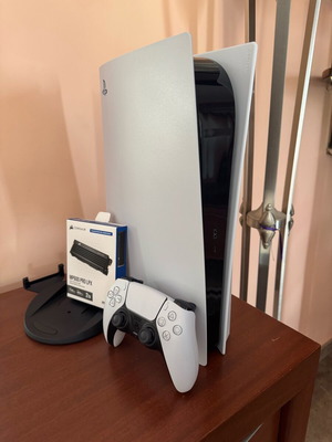 PlayStation 5 Disc Edition като нов с Corsair 2TB SSD