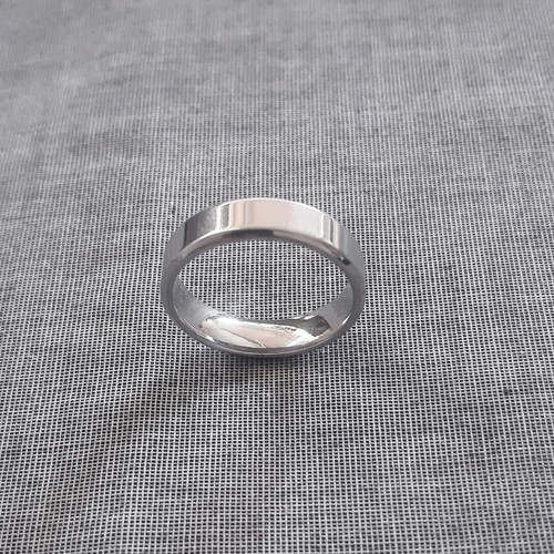 Men's ring wedding band stainless steel new, silver color