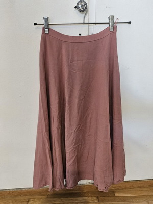 Pink skirt used with lining, zipper handle damaged