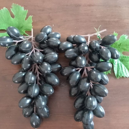 Plastic grapes lifesize, like new, two bunches
