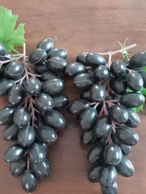 Plastic grapes lifesize, like new, two bunches