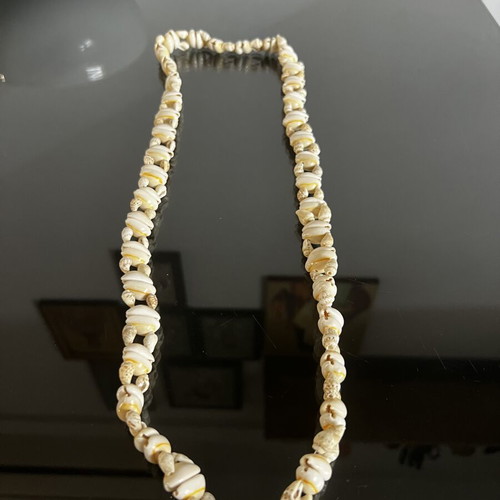 Necklace with ceramic shells like new, long, ecru and yellow shades