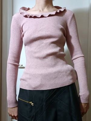 Pink thin sweater used with frill collar size M-L
