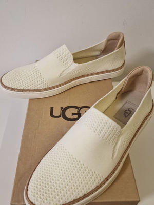 Ugg moccasins new, size 38, white beige