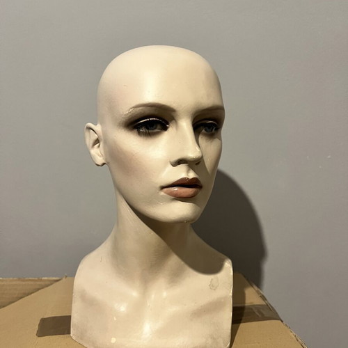 Female Mannequin Head vintage realistic like new for display or decoration